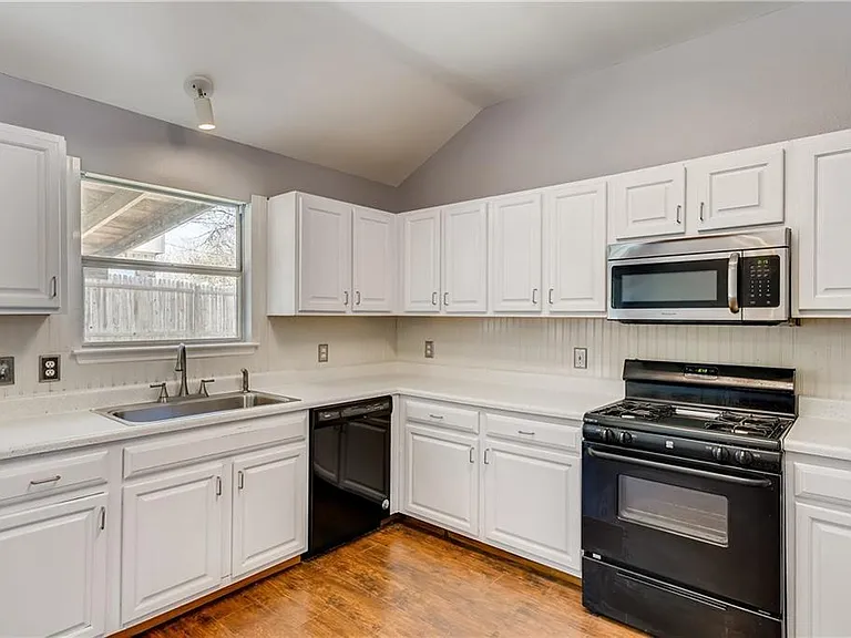1804 Whirlwind Trl — Photo 12