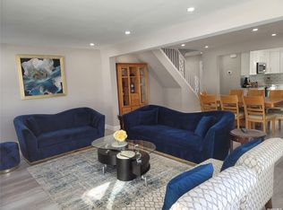 15 Redwood Ln, Levittown, NY 11756