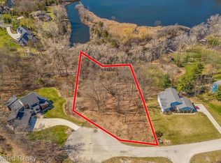 10468 Oak Shore Dr, South Lyon, MI 48178