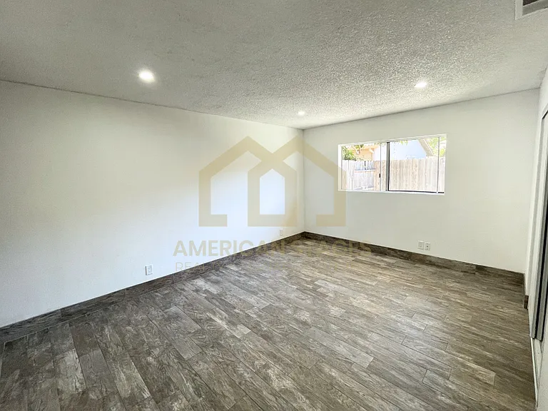 916 N M Pl — Photo 13