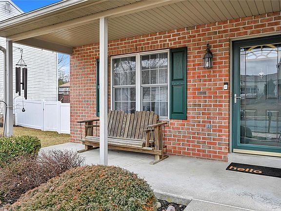 3rd image of 206 Evergreen Ln