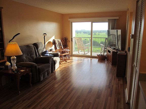 Living Room 11.5' x 20'
