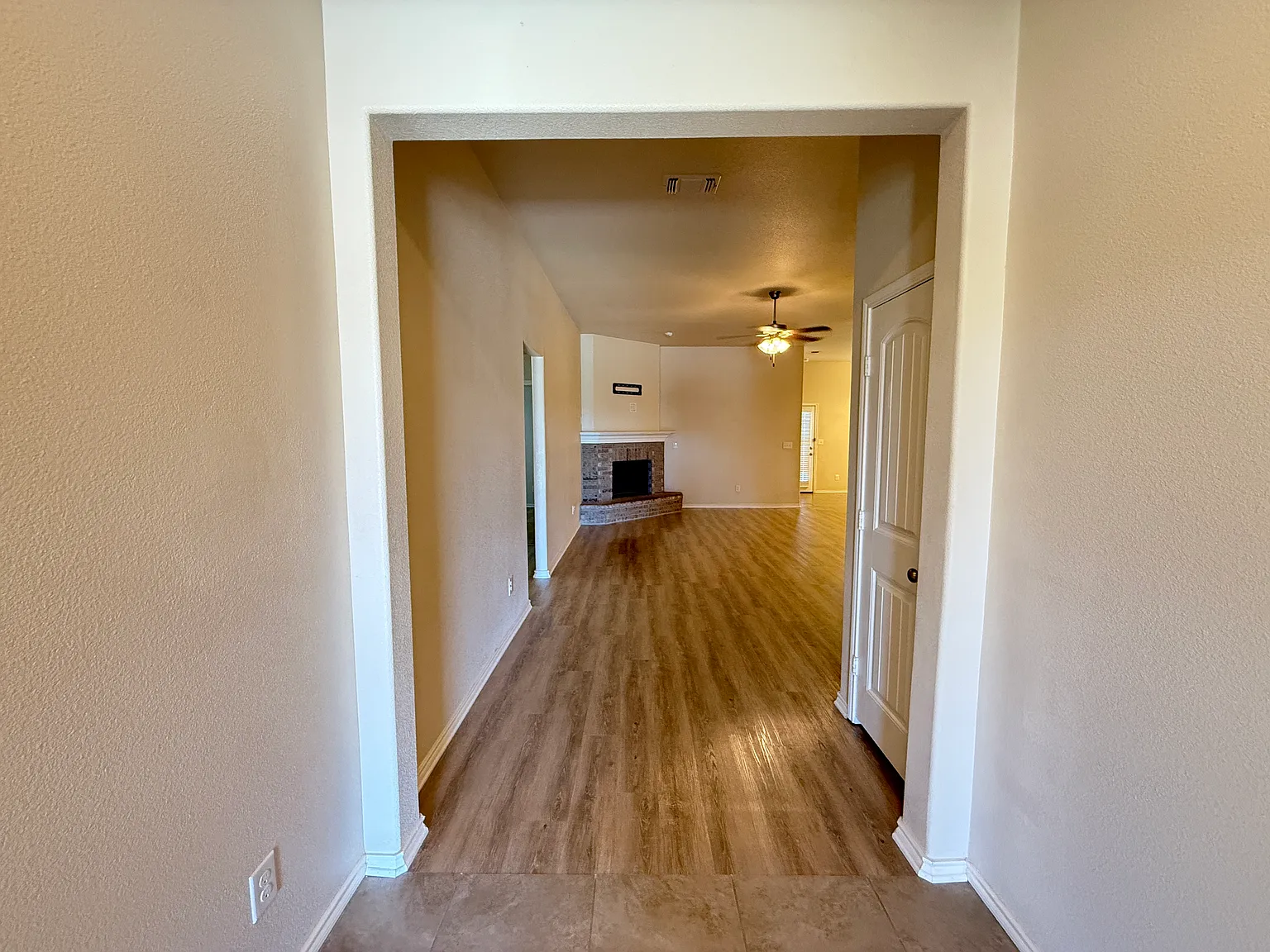 4 bed, 2065 sqft, $2,095 — Photo 3