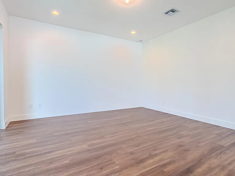 1427 SW 23rd St — Photo 27