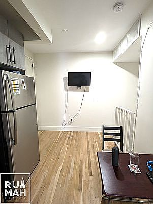 4th image of 1636 De Kalb Ave #1R