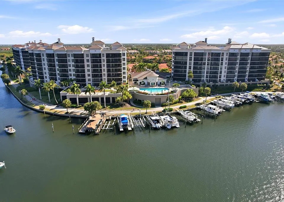3313 Sunset Key Cir #105