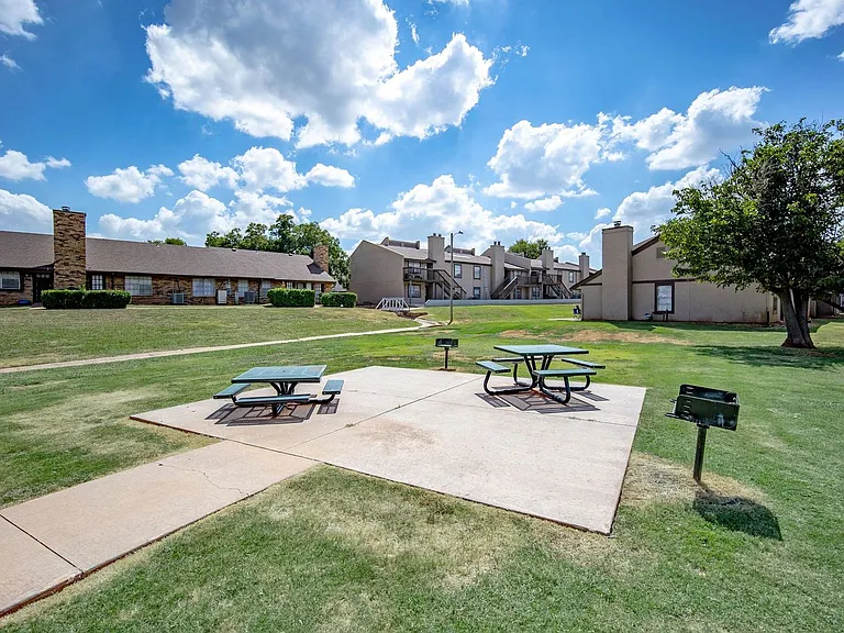 Aspen Place Apartments - One Month Free for All July AND August Move-Ins! — Photo 48