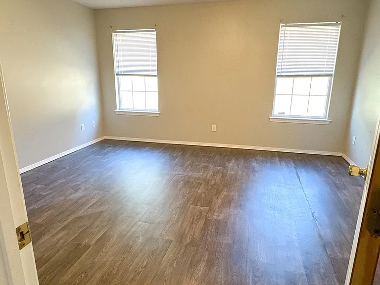 1456 Champion Cv — Photo 15