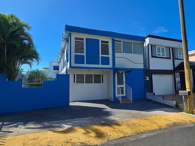 Urb Villas De Levittown Calle #1-B9, Toa Baja, PR, 00949
