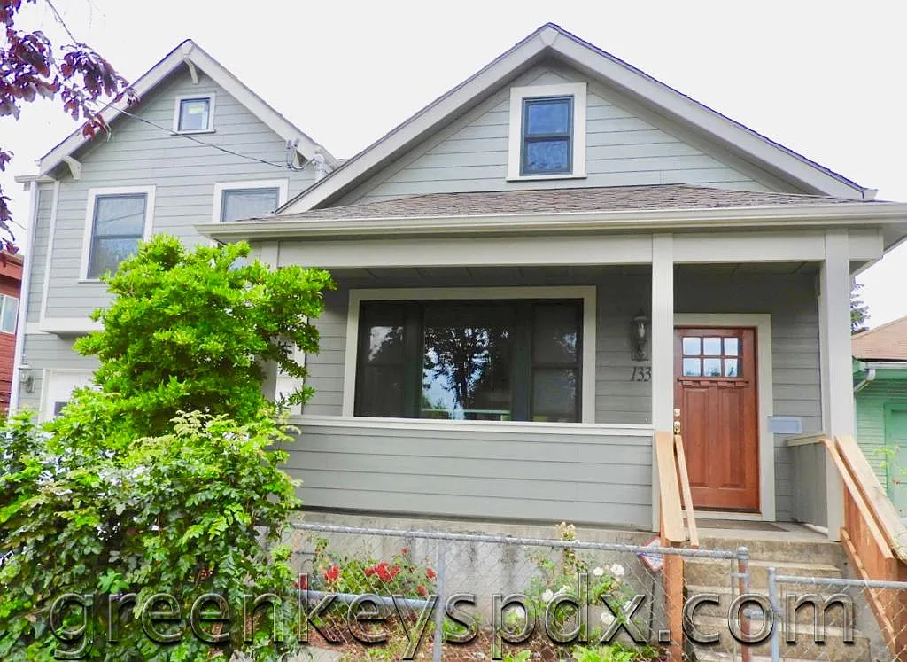 133 NE San Rafael St photo 1