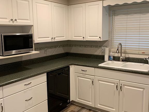 3rd image of 6524 NW 115th Ln