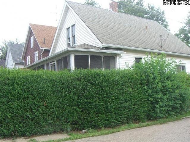 2nd image of 1200 14th St NE