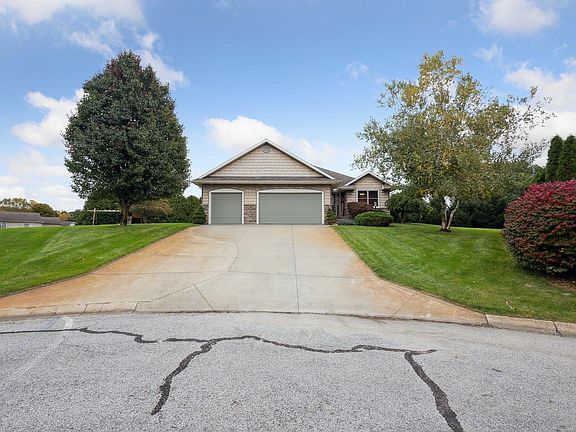 2nd image of 57414 Jade Cir