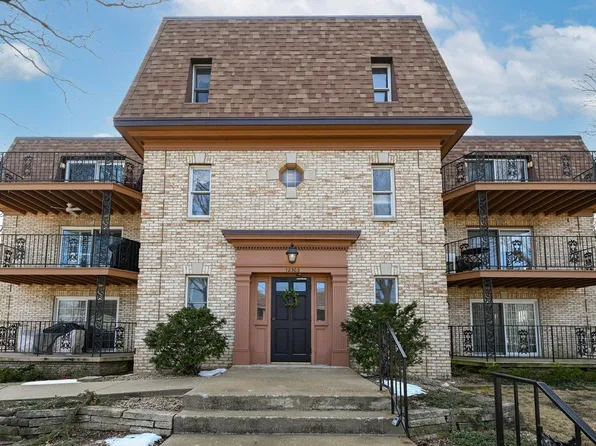 12303 W Center STREET #1A, Wauwatosa, WI 53222