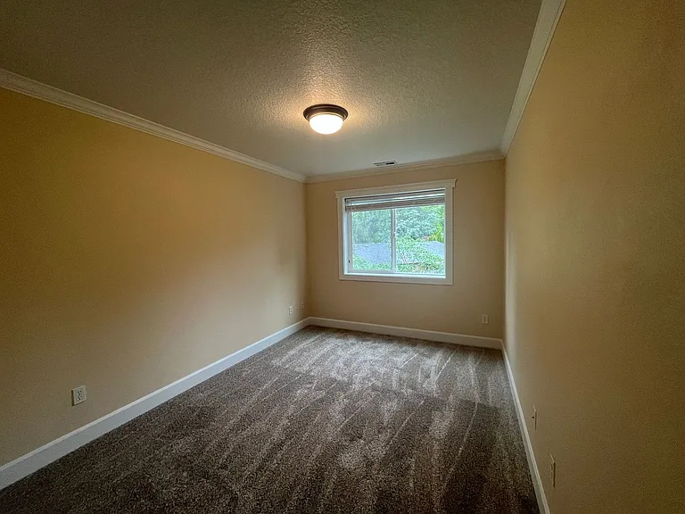 1242 SE Roberts Ave — Photo 10