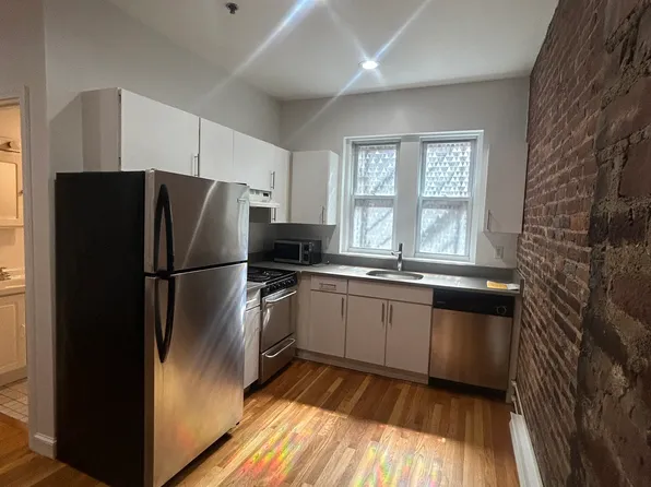 6 Cleveland Pl APT 3, Boston, MA 02113