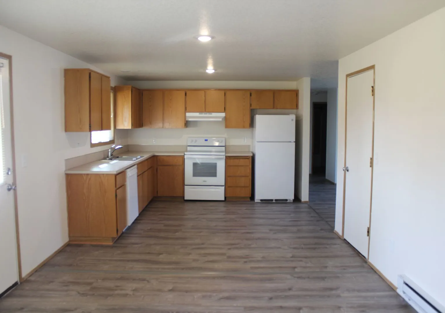 3 bedroom 1 bath home in Hillsboro near Max line — Photo 4