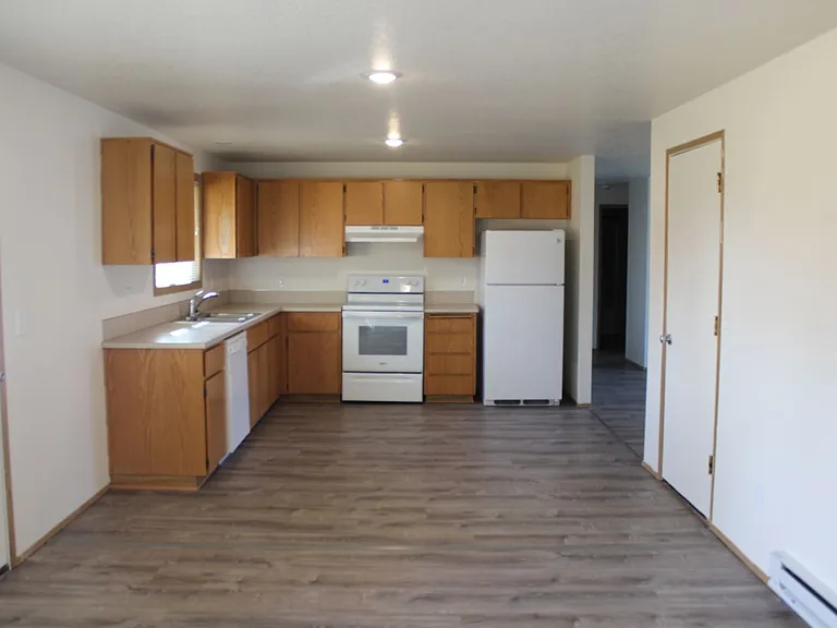 262 NE 34th Pl — Photo 4