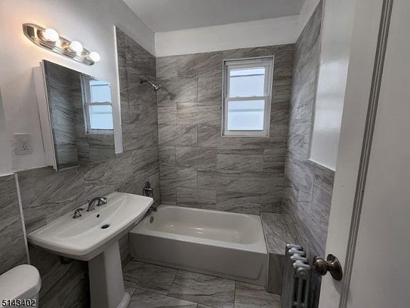 4th image of 39-41 Abbotsford Ave