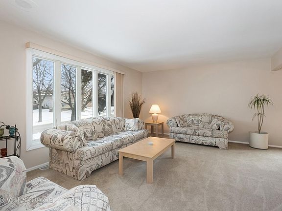 4th image of 208 Edgebrook Dr