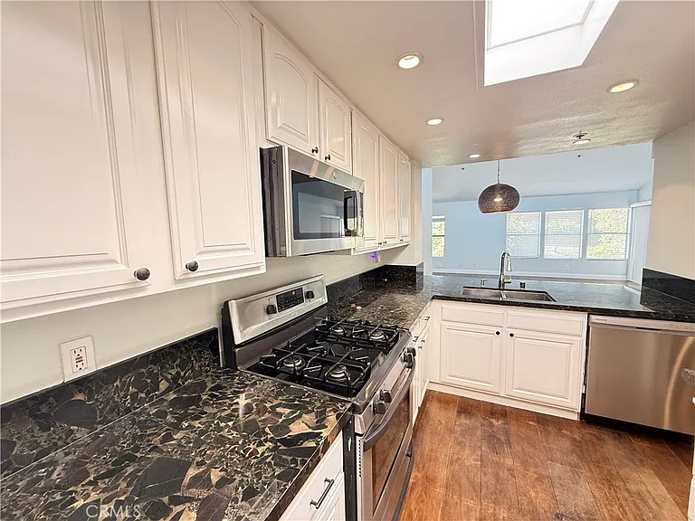 260 Cagney Ln #317 — Photo 6