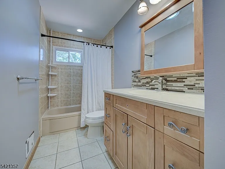 50 Auburn Rd — Photo 13