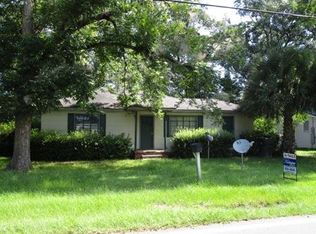 208 Gordon St, Glennville, GA 30427