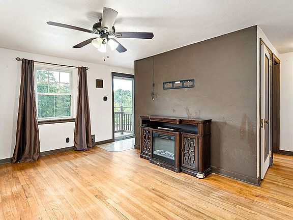 5th image of 20 Curry Hollow Rd