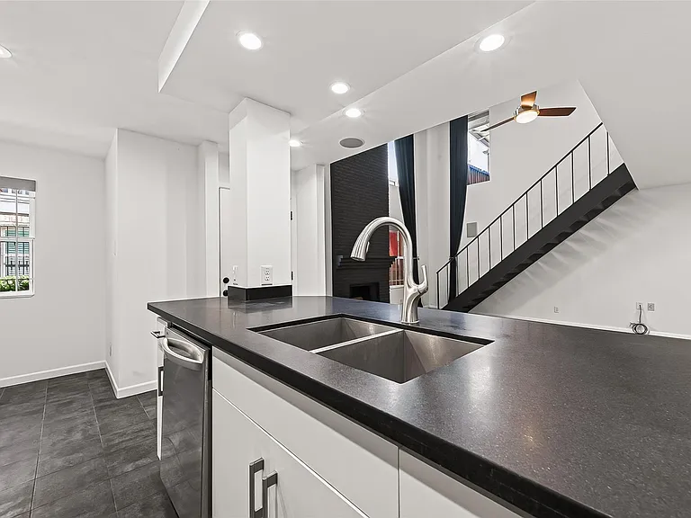 5524 Beverlyhill St #2 — Photo 23