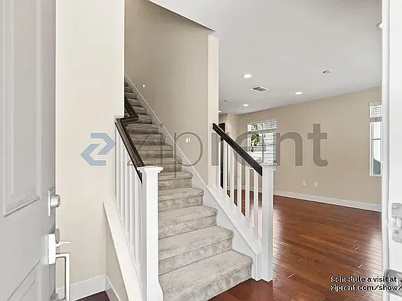 4 bed, 2011 sqft, $4,600 — Photo 4