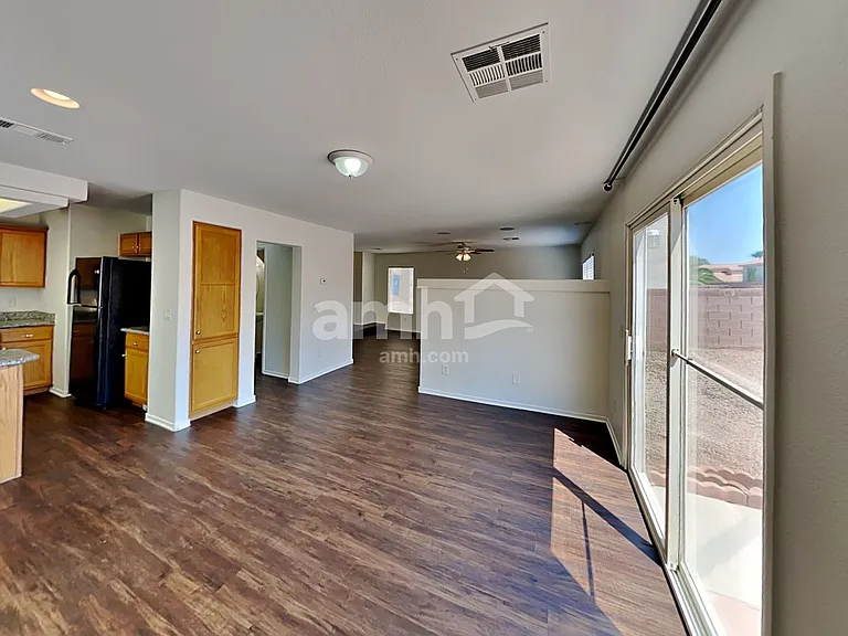 7534 Tuckaway Harbor St — Photo 6