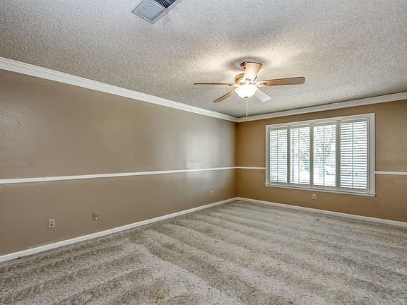 4th image of 645 E Minarets Ave