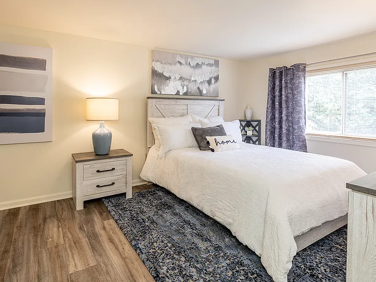 Windsor House Apartments — Photo 13