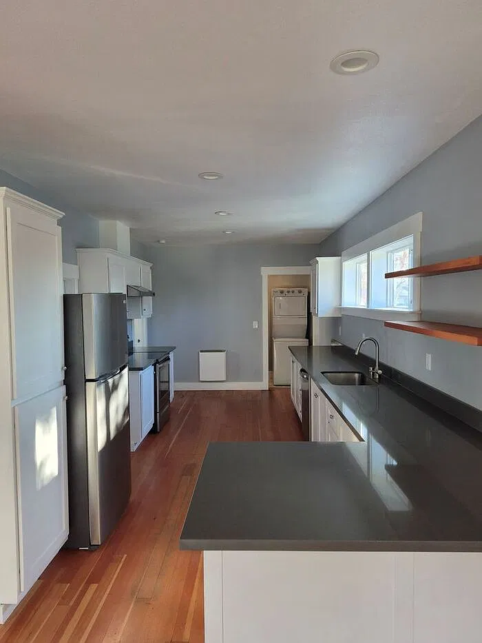 3 bed, 1.5 bath, 1500 sqft, $2,500 — Photo 3