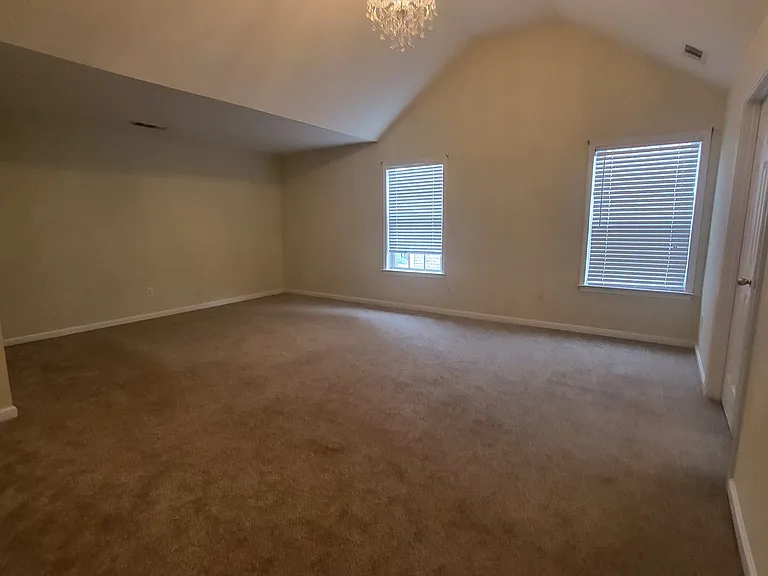 4810 Edinburgh Dr — Photo 7