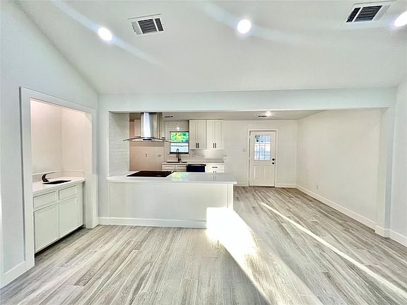 2nd image of 11522 Moltere Dr