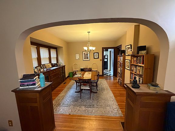 2nd image of 5252 Broadway St
