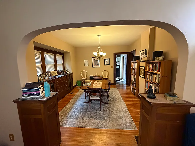 5252 Broadway St — Photo 2