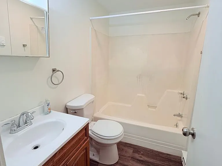 275 Massabesic St — Photo 4