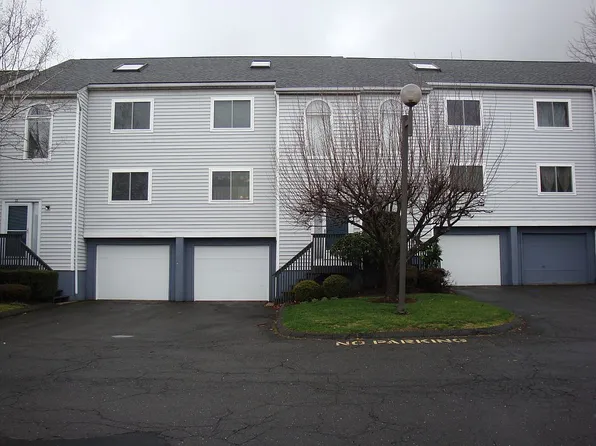 25 Midway Dr, Cromwell, CT 06416