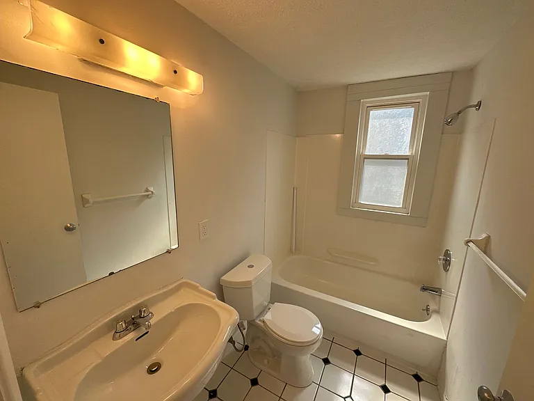 41 E 17th Ave — Photo 8
