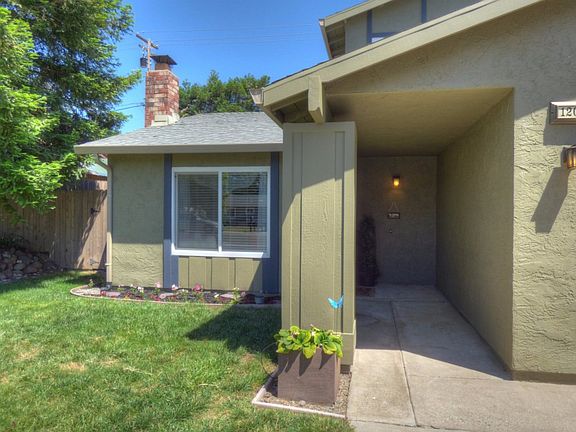3rd image of 1209 Bunker Hill Dr