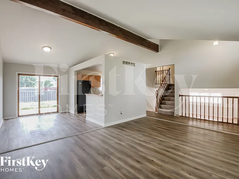2416 Waterford Dr — Photo 3