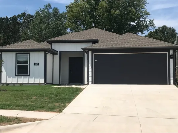 105 NW Pinwheel St, Gentry, AR 72734
