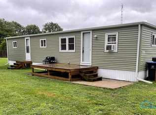 1055 Cresceus Rd, Oregon, OH 43616