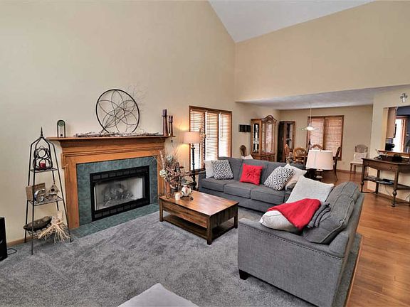 3rd image of 108 Bridgewood Ln