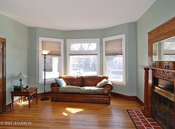 3rd image of 1105 Wisconsin Ave