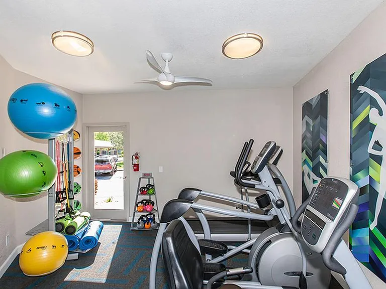 VERONA APARTMENT HOMES — Photo 14