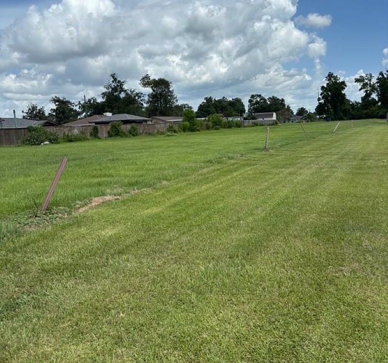 2nd image of 3908 Maplewood Dr