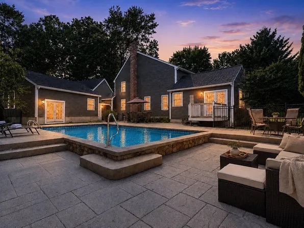 55 King Arthur Way, Mansfield, MA 02048